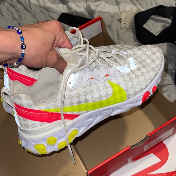 NIKE REACT WHITE/YELLOW/RED SIZE 10.5 - Picture 2 of 3